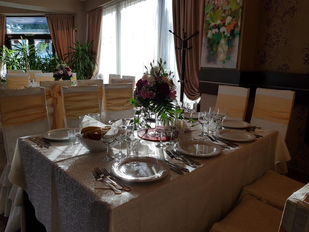 Indiana Hotel Яш Екстериор снимка
