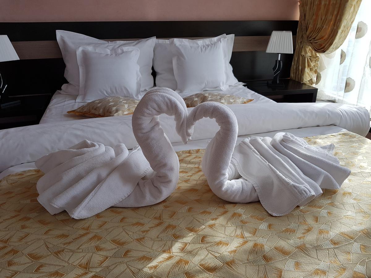 Indiana Hotel Яш Екстериор снимка