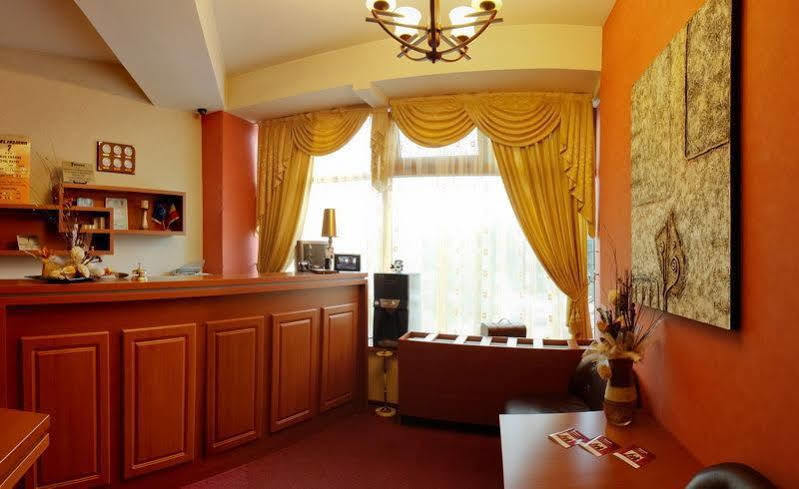 Indiana Hotel Яш Екстериор снимка