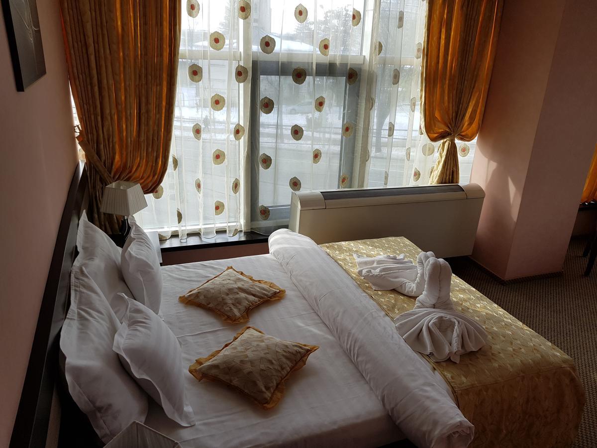Indiana Hotel Яш Екстериор снимка