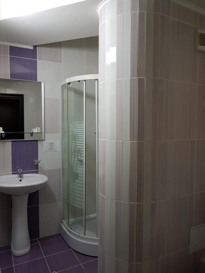 Indiana Hotel Яш Екстериор снимка