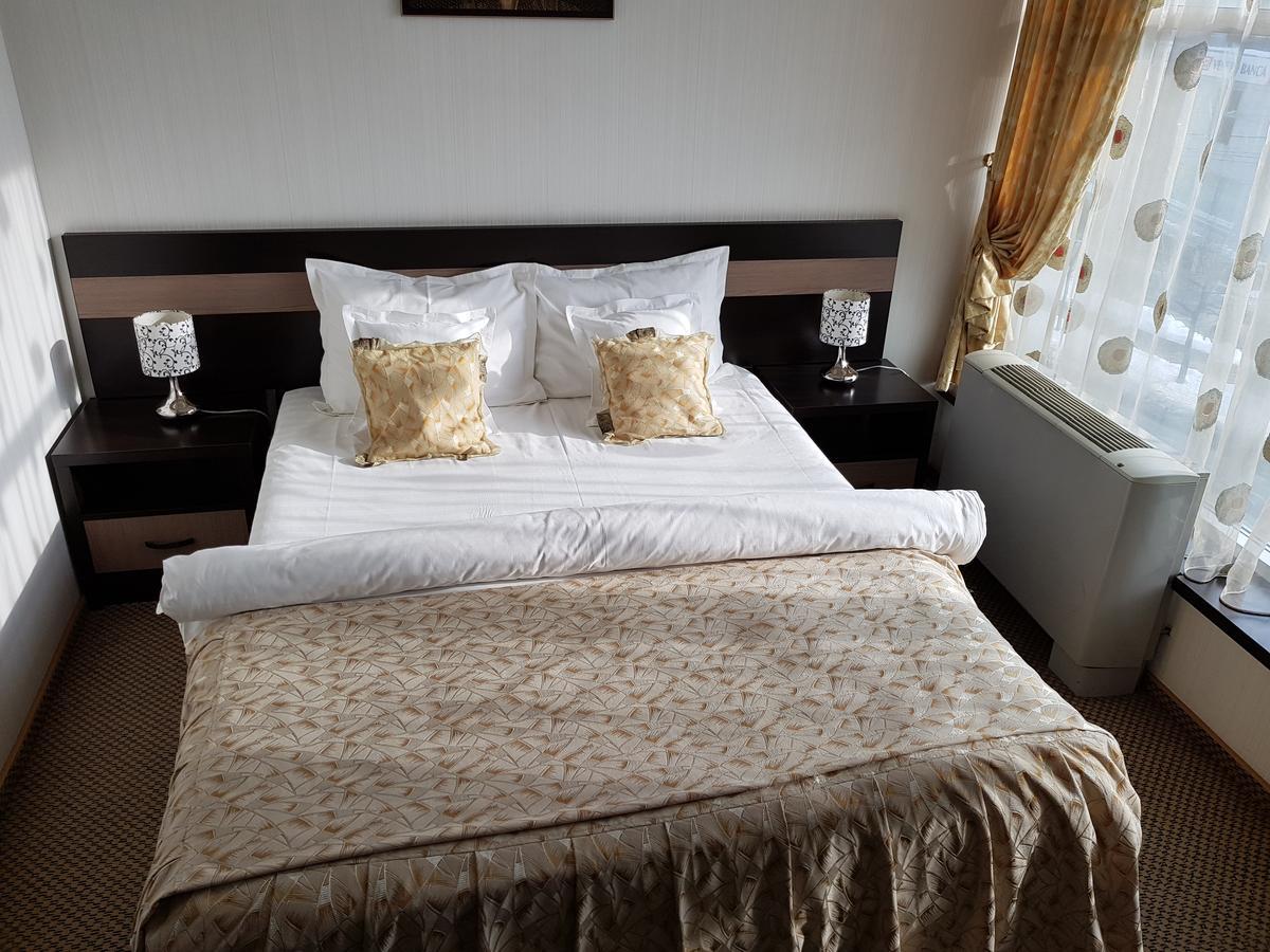 Indiana Hotel Яш Екстериор снимка