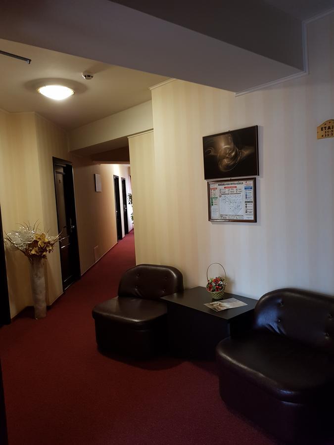 Indiana Hotel Яш Екстериор снимка