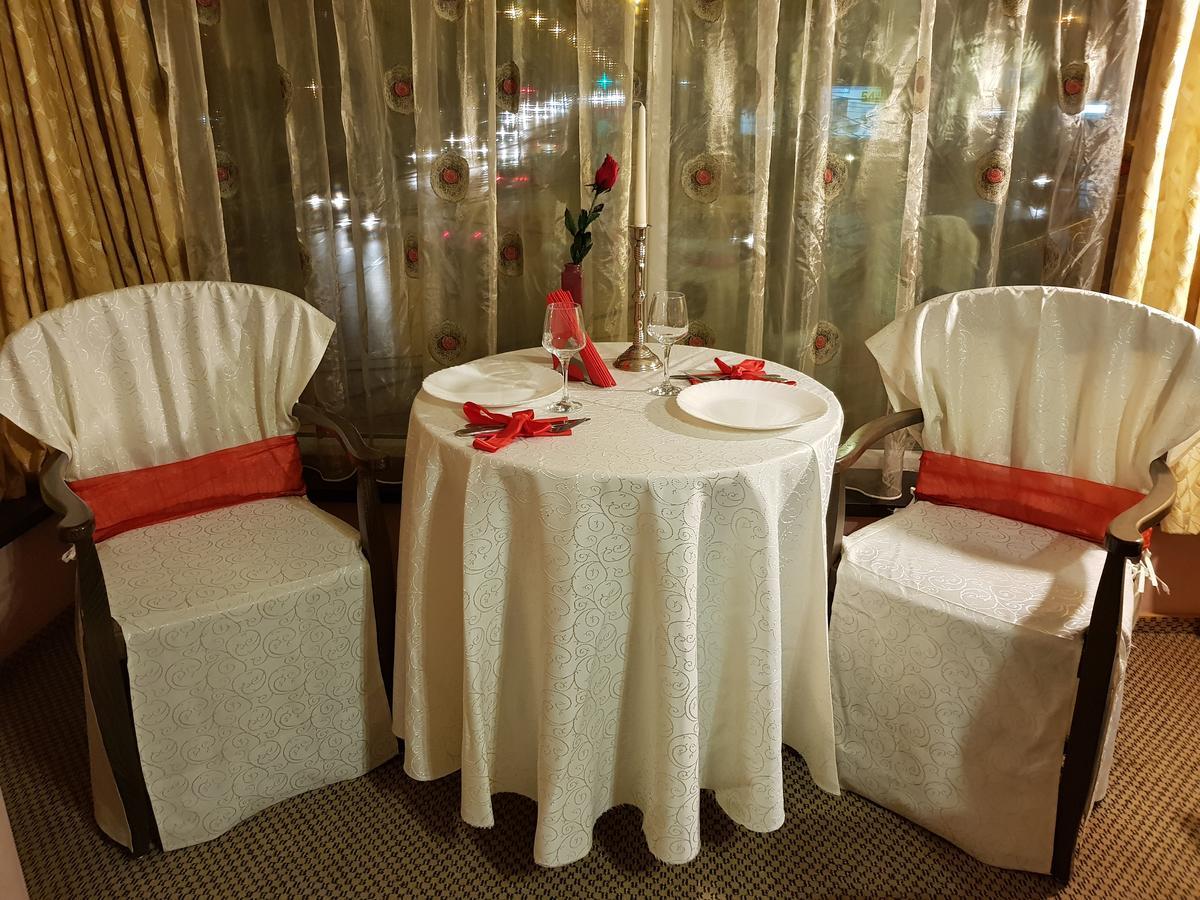 Indiana Hotel Яш Екстериор снимка