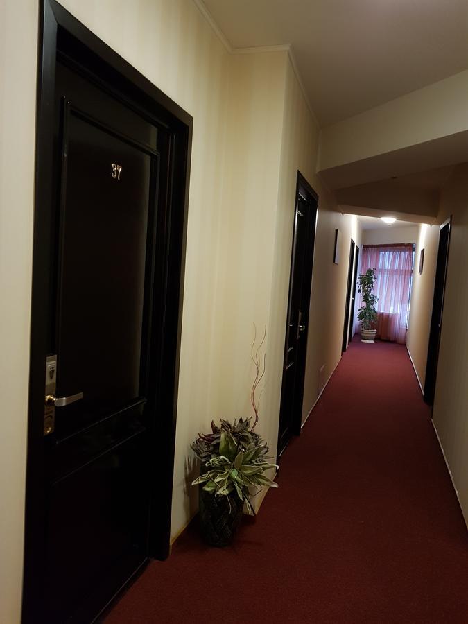 Indiana Hotel Яш Екстериор снимка