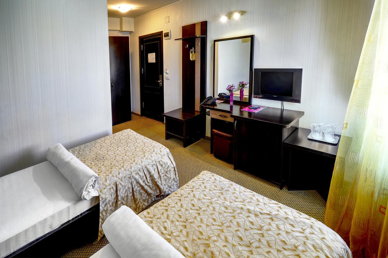 Indiana Hotel Яш Екстериор снимка