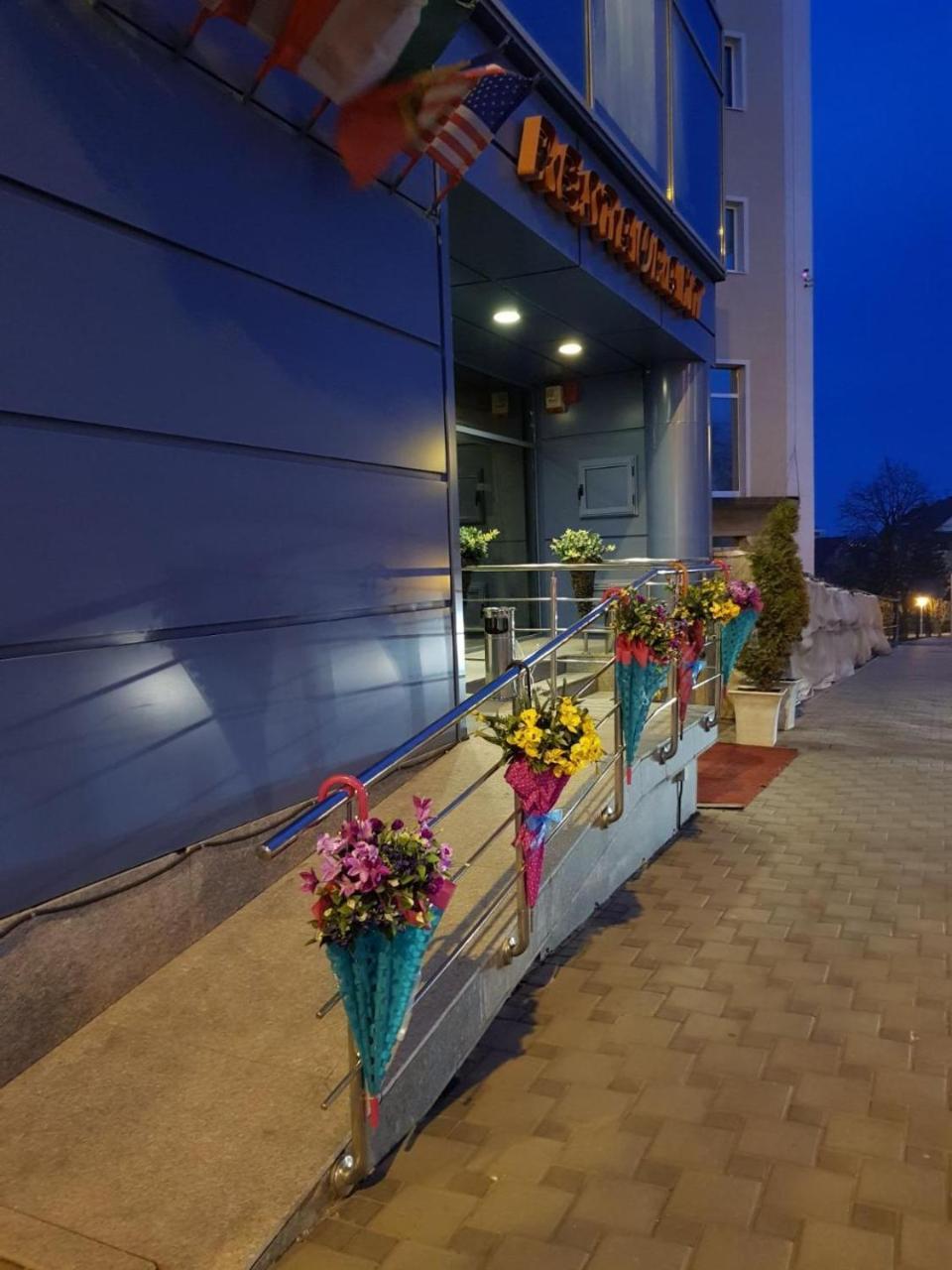 Indiana Hotel Яш Екстериор снимка